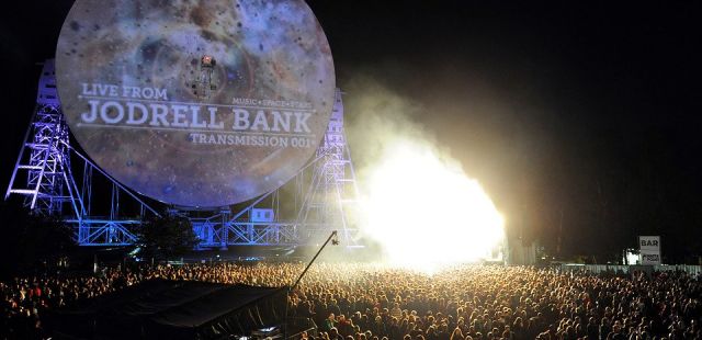 Gomez join Paul Weller at Live From Jodrell Bank