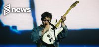 Greta Thunberg joins Sam Fender onstage to deliver “Free Palestine” message