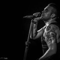 Robbie Williams by Tony Lewis