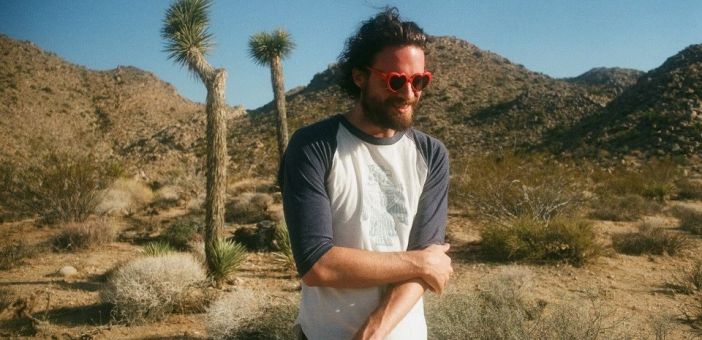 Father John Misty performs live on Le Grand Journal