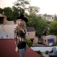 Grimes repeatedly electrocuted at Dublin gig